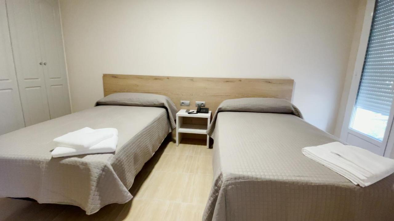 Hostal Restaurante Cuatro Caminos Cubillos del Sil Extérieur photo