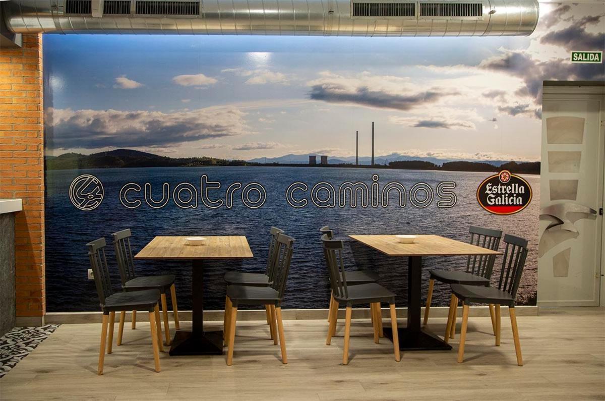 Hostal Restaurante Cuatro Caminos Cubillos del Sil Extérieur photo